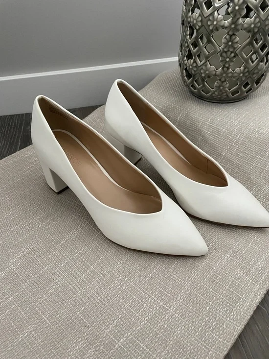 Women's Pointed-Toe Pumps - Picture 2 of 6